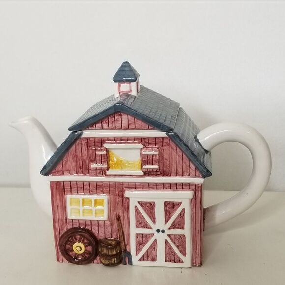 RED Barn Teapot Ceramic‎ - Picture 2 of 12
